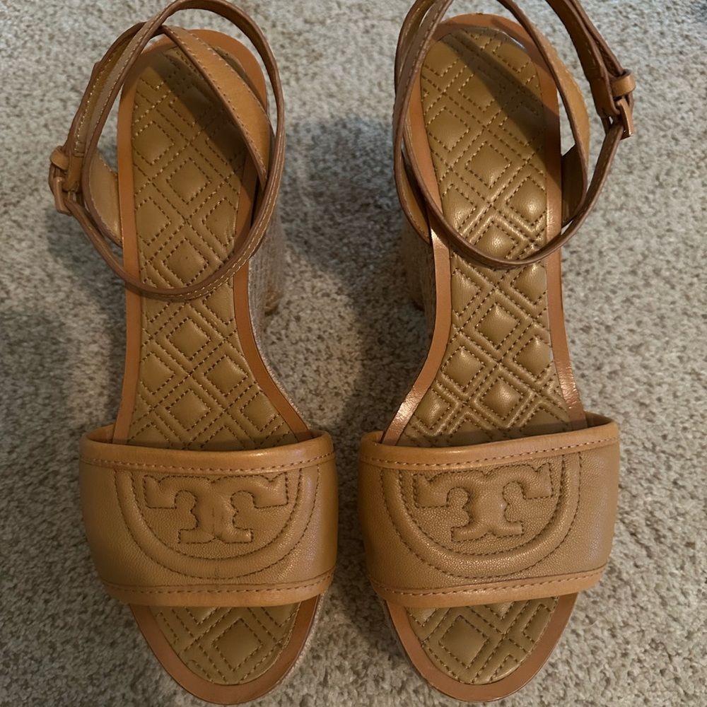Women’s size 7.5 Tory Burch gently worn sandals.